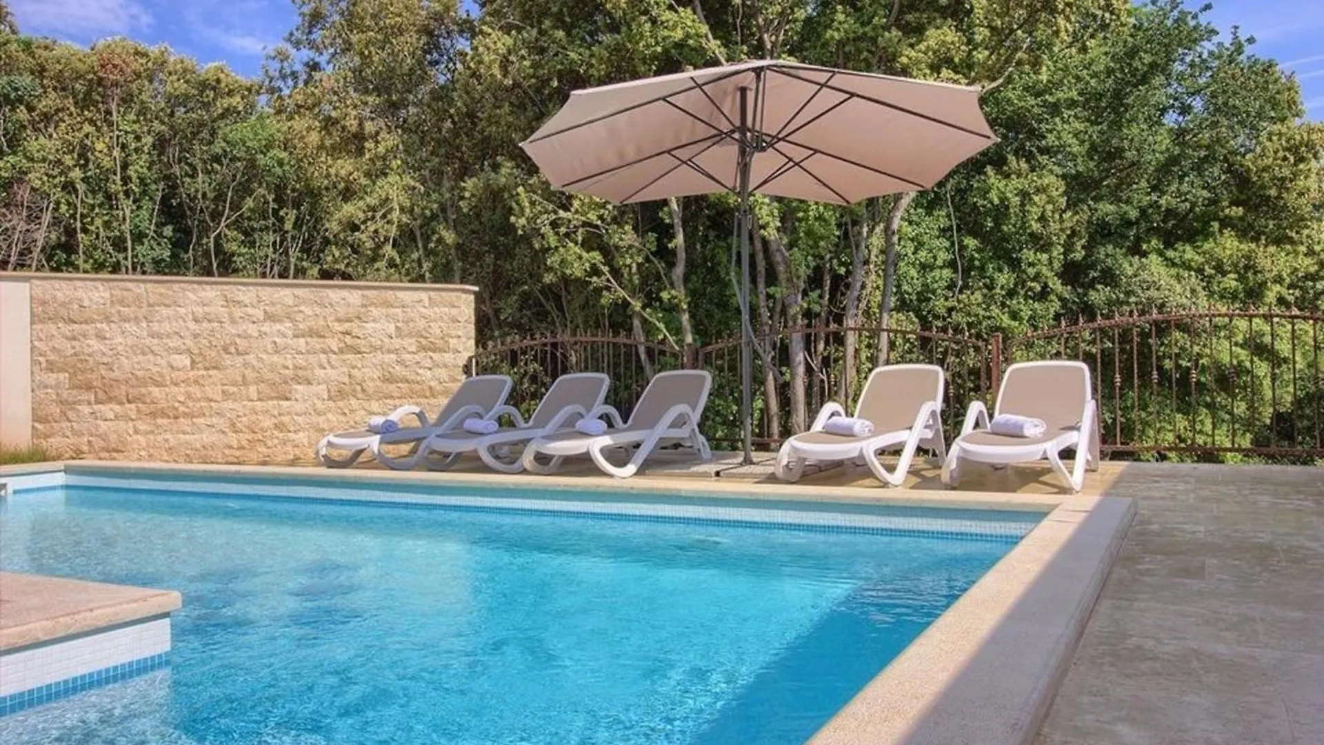 Holiday home Ferienhaus Mit Privatpool Fuer 20 Personen Ca 400 Qm In Banjole, Istrien Istrische Riviera