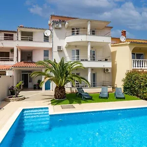  Appartement Apartments&rooms Alenka